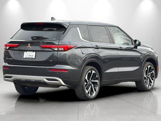 Used 2024 Mitsubishi Outlander SE video 2