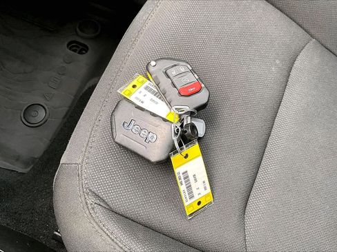 Certified 2022 Jeep Gladiator Sport AWD/4WD image 30