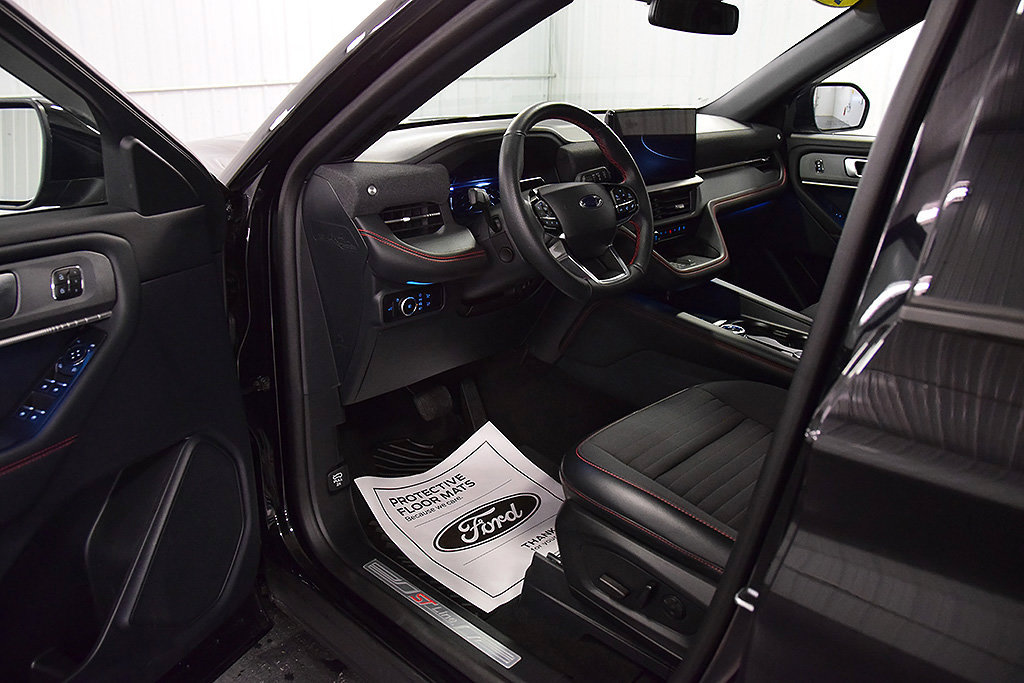 Used 2025 Ford Explorer ST-Line w/ Premium Package AWD/4WD image 14