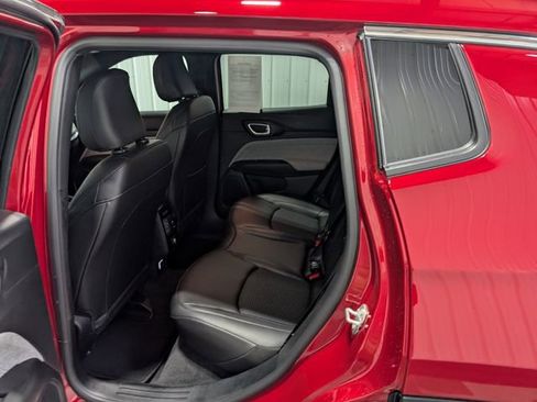 Used 2025 Jeep Compass Latitude AWD/4WD image 9