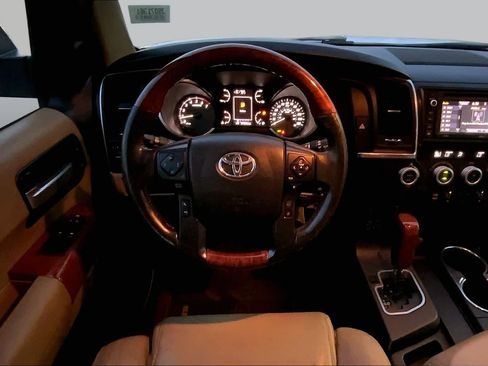 Used 2018 Toyota Sequoia Platinum RWD image 5
