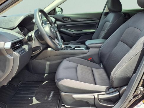 Used 2025 Nissan Altima 2.5 S FWD image 10