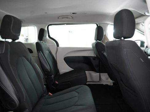 Used 2022 Chrysler Voyager LX FWD image 35