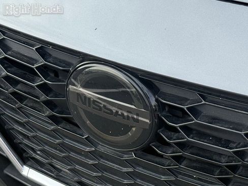 Used 2022 Nissan Sentra SV w/ SV Premium Package image 8