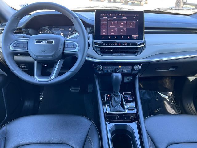Used 2024 Jeep Compass Limited AWD/4WD image 3