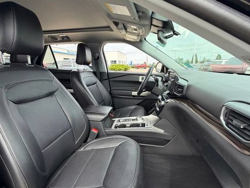 Used 2022 Ford Explorer Limited w/ Equipment Group 301A AWD/4WD image 11