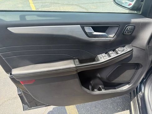 Used 2025 Ford Escape Platinum AWD/4WD image 17