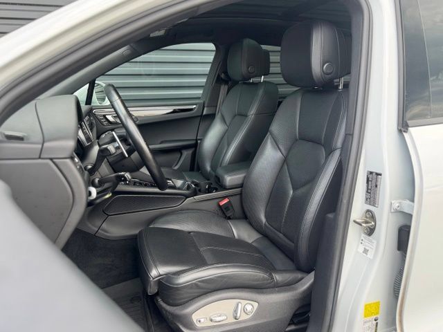 Used 2022 Porsche Macan AWD/4WD image 5