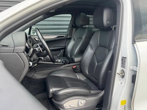 Used 2022 Porsche Macan AWD/4WD image 5