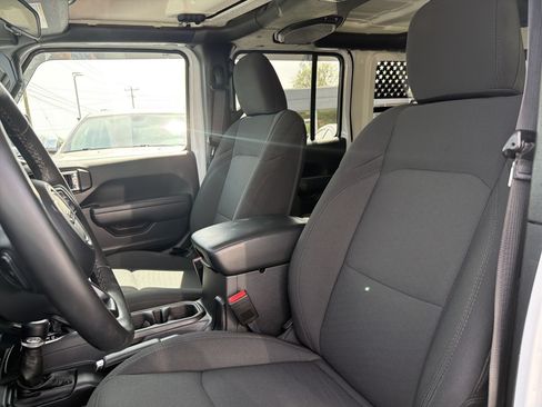 Used 2023 Jeep Wrangler Unlimited w/ Cold Weather Group AWD/4WD image 17