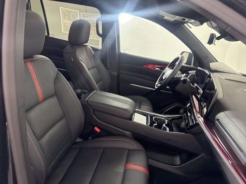 Used 2024 Chevrolet Traverse RS AWD/4WD image 19