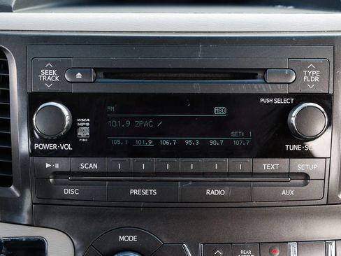 Used 2014 Toyota Sienna LE FWD image 33