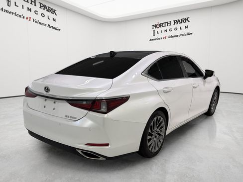 Used 2025 Lexus ES 350 Ultra Luxury w/ Accessory Package (Z2) FWD image 9