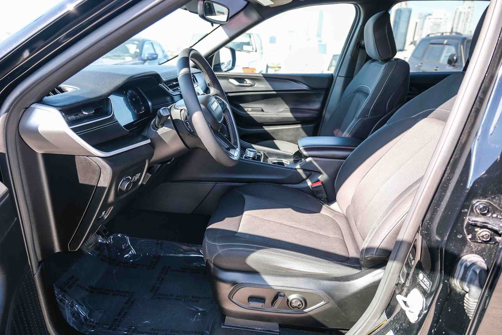 Used 2024 Jeep Grand Cherokee Laredo RWD image 18