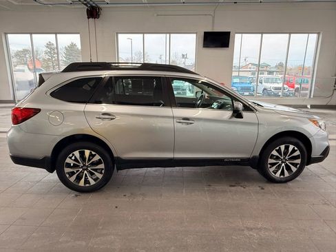 Used 2017 Subaru Outback 3.6R Limited image 7