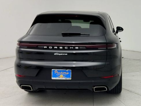 Used 2025 Porsche Cayenne AWD/4WD image 7