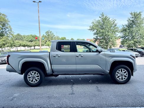 Used 2024 Toyota Tacoma SR5 RWD image 4