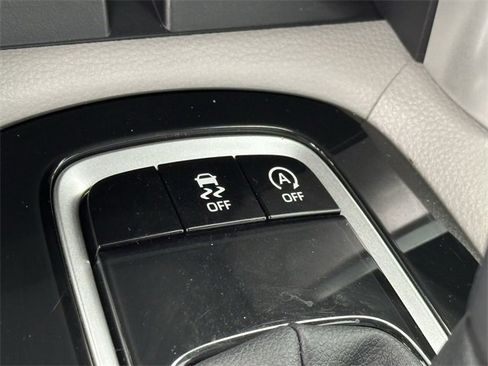 Used 2025 Toyota Corolla Cross LE image 21