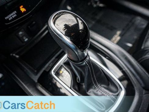 Used 2017 Nissan Rogue SL image 35