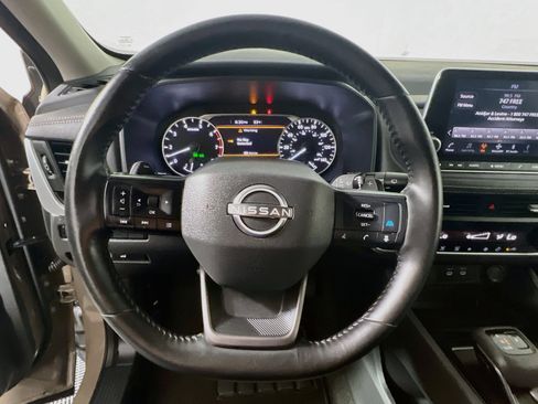 Used 2025 Nissan Rogue SV FWD image 17