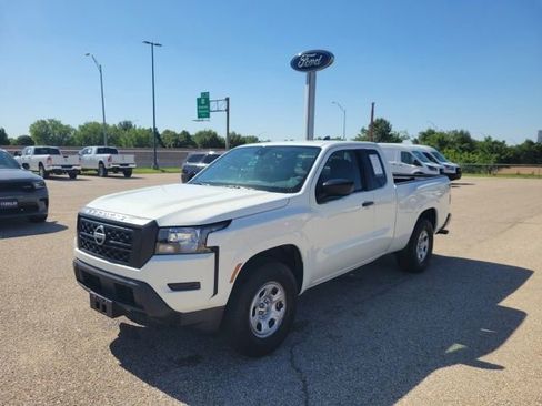 Used 2024 Nissan Frontier S RWD image 16