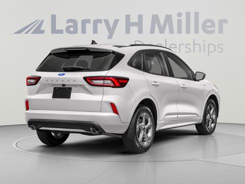 Used 2023 Ford Escape ST-Line AWD/4WD image 2