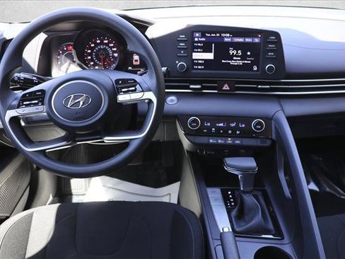 Certified 2021 Hyundai Elantra SEL FWD image 22
