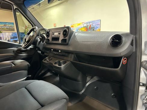 Used 2019 Mercedes-Benz Sprinter 4x4 170 image 31