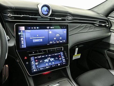 New 2025 Maserati Grecale Trofeo image 17