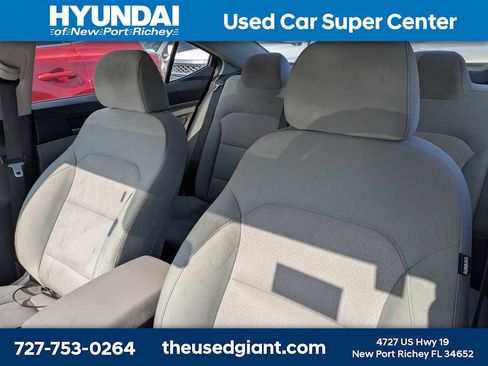 Used 2017 Hyundai Elantra SE FWD image 3