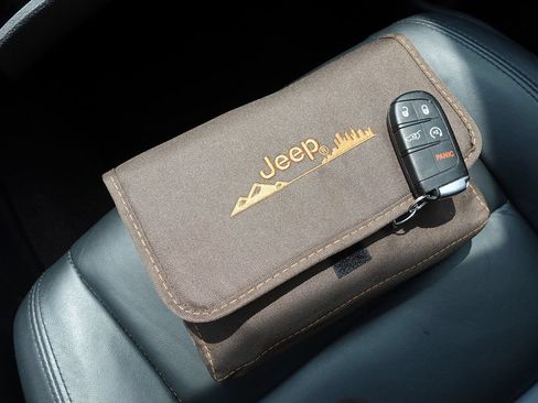 Used 2018 Jeep Grand Cherokee Limited AWD/4WD image 40