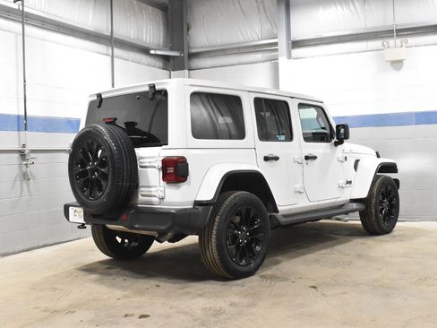 Used 2025 Jeep Wrangler Sahara AWD/4WD image 28