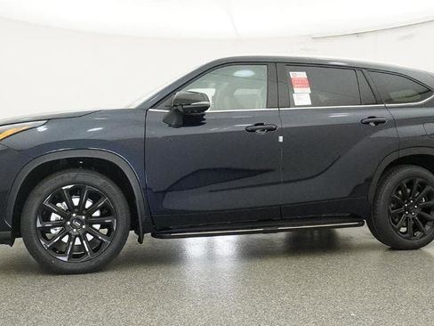 New 2026 Toyota Highlander Limited image 18