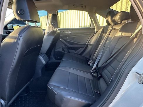 Used 2024 Volkswagen Jetta SE w/ Panoramic Sunroof Package image 10