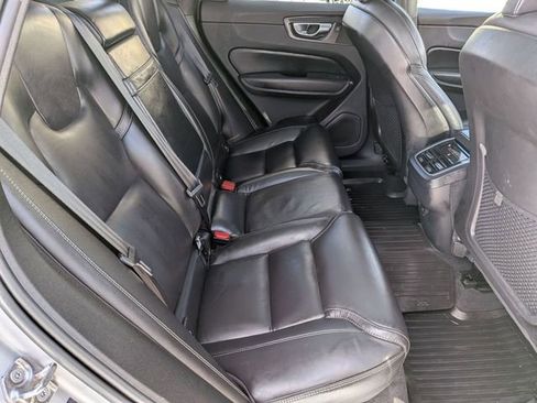 Used 2022 Volvo XC60 B5 Inscription image 30