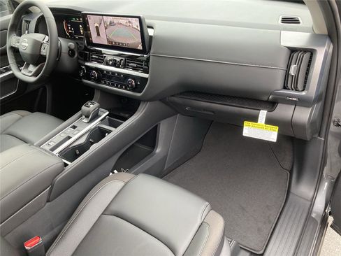 New 2026 Nissan Pathfinder SL image 32