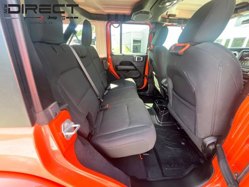 Used 2018 Jeep Wrangler Unlimited Sahara AWD/4WD image 36