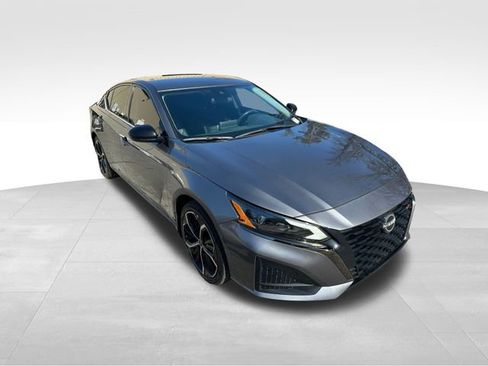 Used 2024 Nissan Altima 2.5 SR image 6