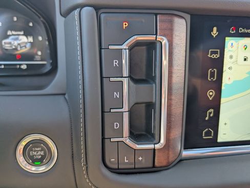 Used 2023 GMC Yukon Denali Ultimate image 32