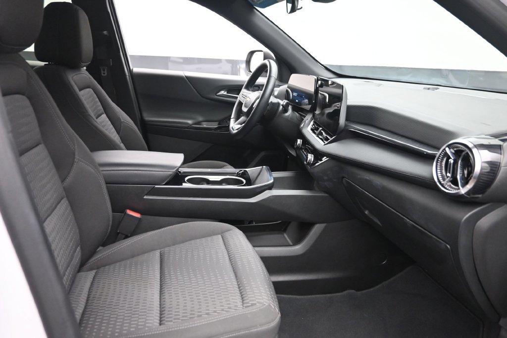 Used 2025 Chevrolet Equinox LT AWD/4WD image 9