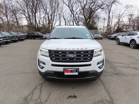 Used 2017 Ford Explorer XLT w/ Equipment Group 202A image 6
