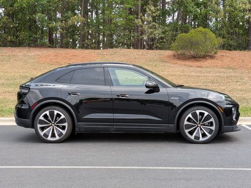 Certified 2025 Porsche Macan 4S Electric AWD/4WD image 26