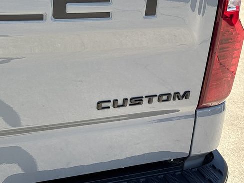 Used 2025 Chevrolet Silverado 1500 Custom Trail Boss w/ Turbomax Blackout Package AWD/4WD image 5