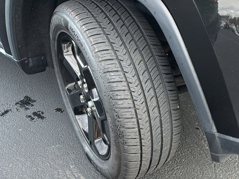 Used 2019 Jeep Grand Cherokee Laredo image 10