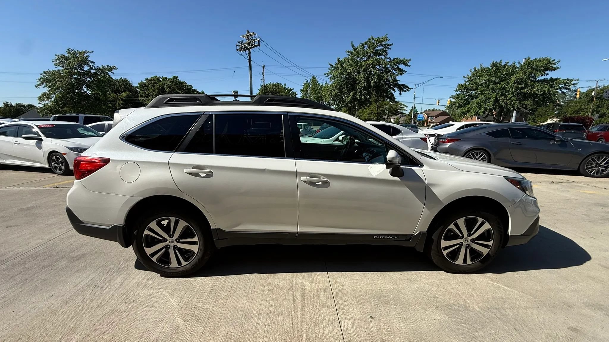 Used 2019 Subaru Outback 3.6R Limited w/ Popular Package #2 AWD/4WD image 8