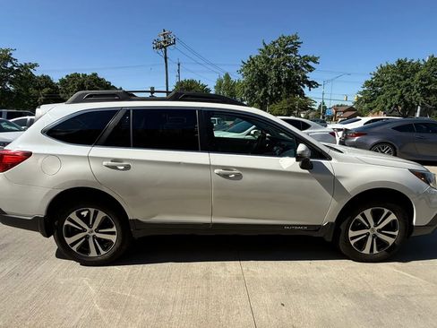 Used 2019 Subaru Outback 3.6R Limited w/ Popular Package #2 AWD/4WD image 8
