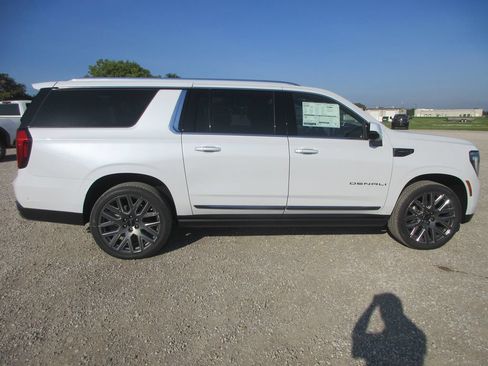 New 2026 GMC Yukon XL Denali Ultimate AWD/4WD image 3