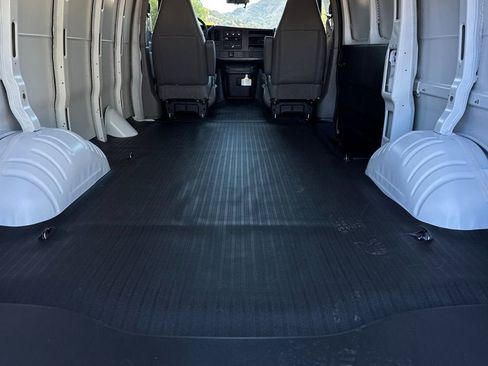 New 2025 Chevrolet Express 2500 w/ Enhanced Convenience Package image 15