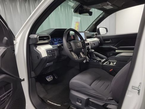 Used 2024 Toyota Tacoma TRD Sport AWD/4WD image 12