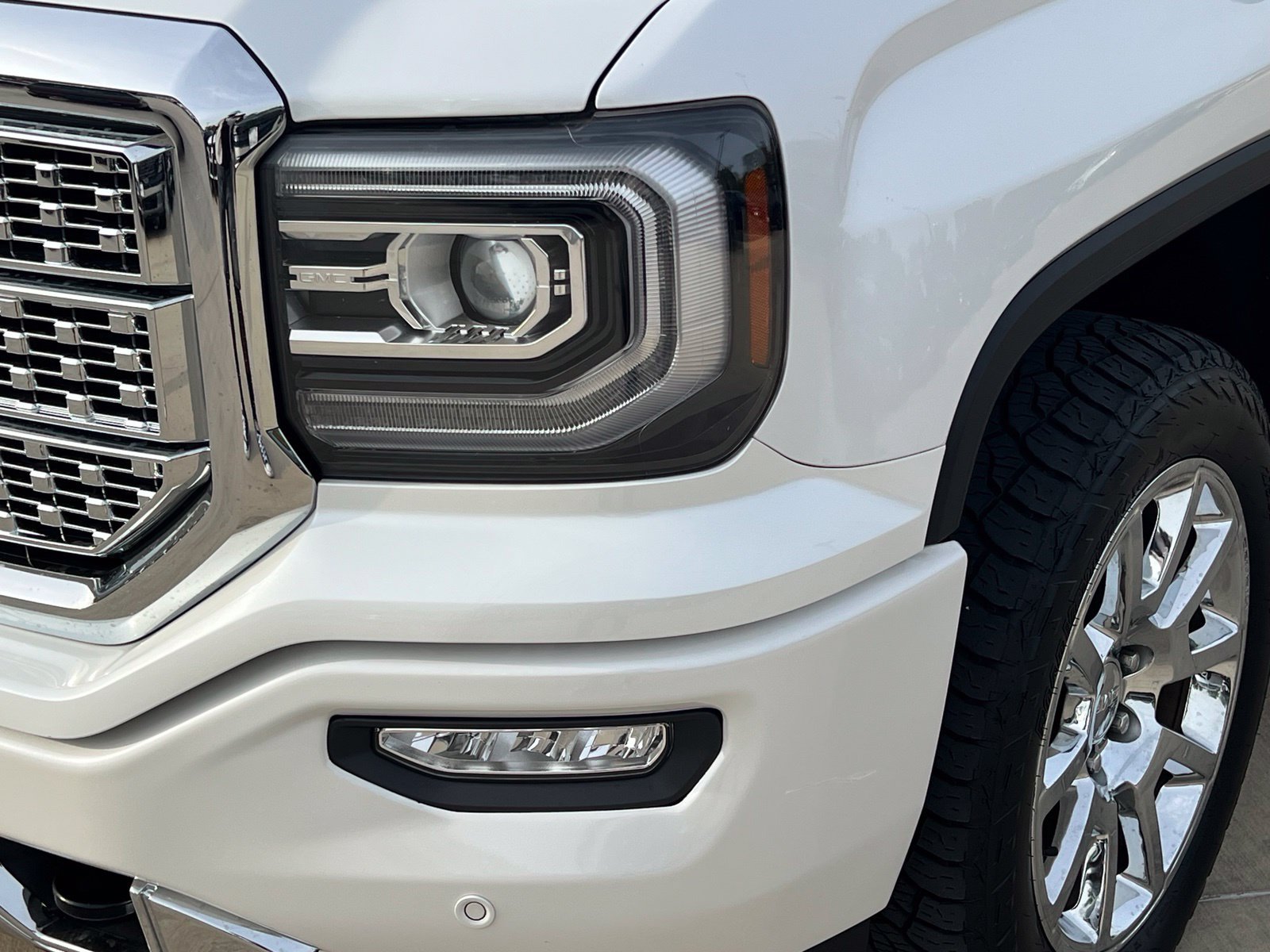 Used 2018 GMC Sierra 1500 Denali AWD/4WD image 4